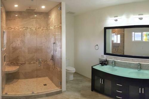 Hillside 2/2 Subdivided Home W/ Pool And Views!