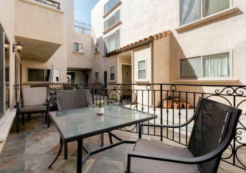 Apartamento Studio City Flat- Queen Bed, Jacuzzi, Free Parking