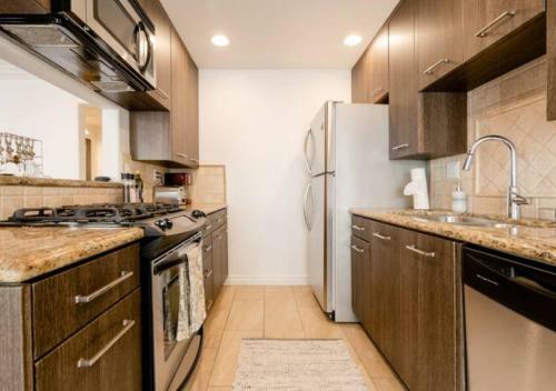 Apartamento Studio City Flat- Queen Bed, Jacuzzi, Free Parking