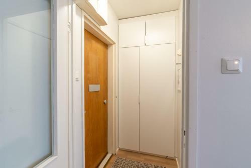 Apartamento Renovated Bright Studio, Free Wifi, City Center