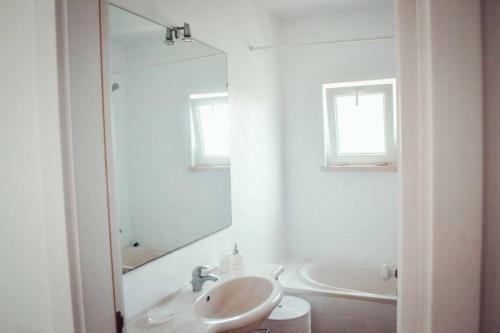 Cozy 3 Bedroom New Villa, Sleeps 7