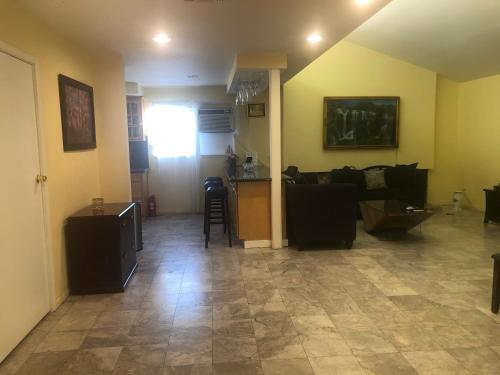 Los Angeles 6 Bedroom /3 Bath Pool