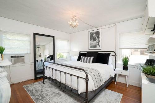 Hollywood - King Beds - Large Patio