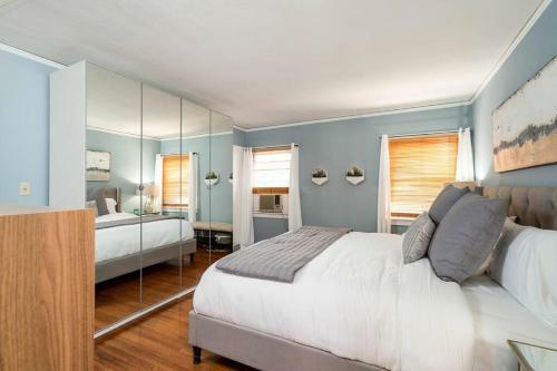Hollywood - King Beds - Large Patio
