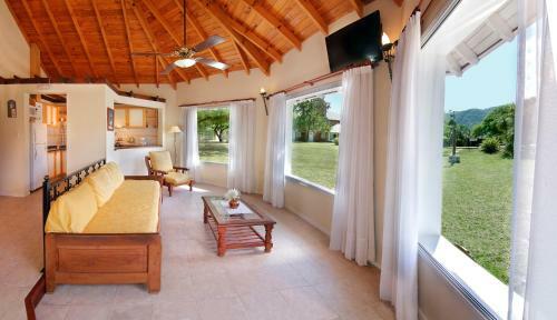 Lodge Solar Encantado Caba�as & Chalet