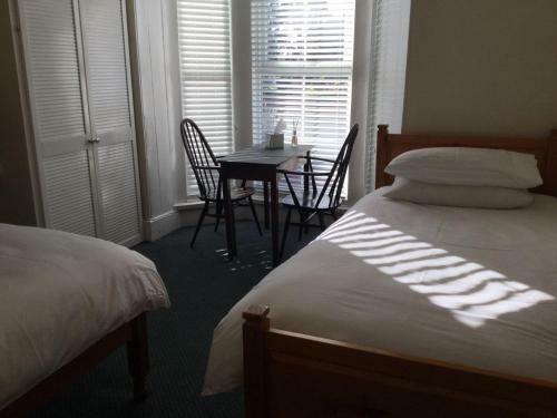 Hostal Bay Lodge