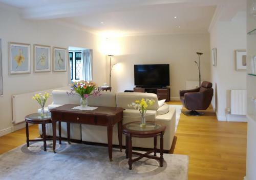 Countryside Escape With Stunning Garden In Surrey