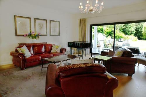 Countryside Escape With Stunning Garden In Surrey