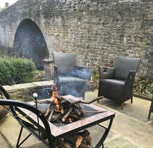 Bridge Cottage, Bainbridge, With Riverside Garden!