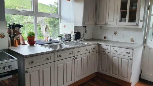 Bridge Cottage, Bainbridge, With Riverside Garden!