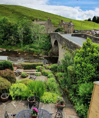 Bridge Cottage, Bainbridge, With Riverside Garden!