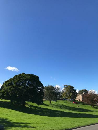 Bridge Cottage, Bainbridge, With Riverside Garden!