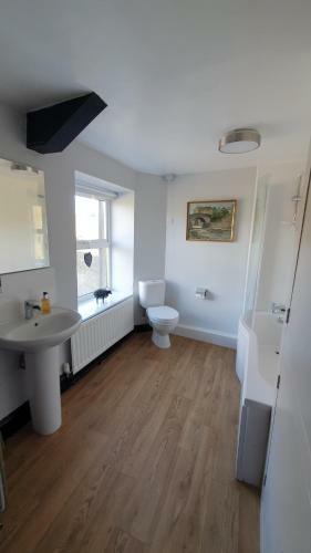 Bridge Cottage, Bainbridge, With Riverside Garden!