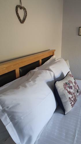 Bridge Cottage, Bainbridge, With Riverside Garden!