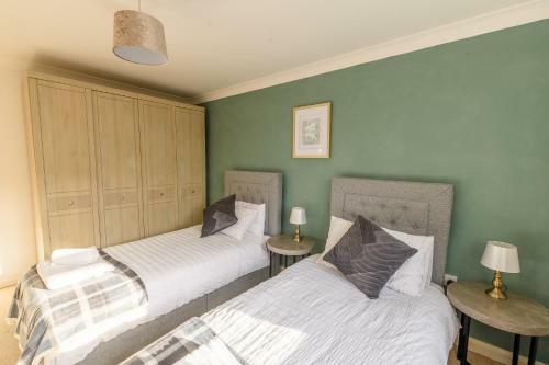 Spacious Detached Property With Ample Parking