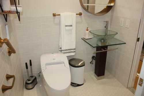 Villa A Serene Home With 5br, 3ba, Pool, Spa, And Mini-golf