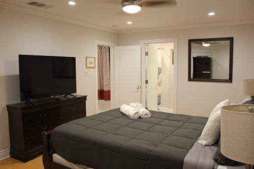 Villa A Serene Home With 5br, 3ba, Pool, Spa, And Mini-golf