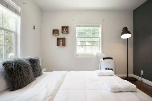 Entire 4-unit Complex With Private Swimming Pool