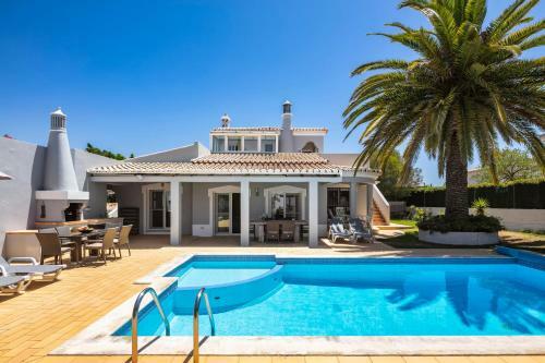 Villa At Walking Distance From Center And Beach!