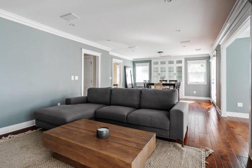 Private Vibrant Modern Home In West Hollywood