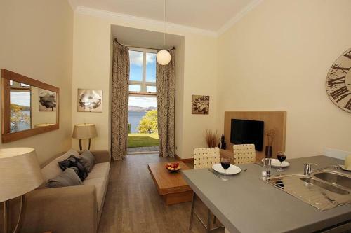 4 Lomond Castle