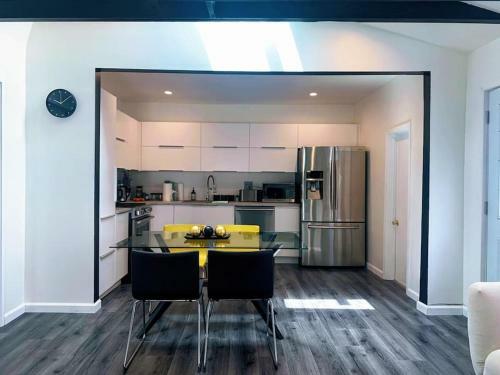 Memorable Renovated 1br Unit By The Pool