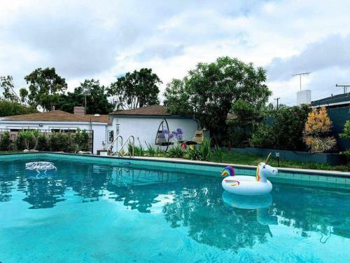 Memorable Renovated 1br Unit By The Pool