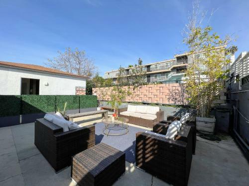 Memorable Renovated 1br Unit By The Pool