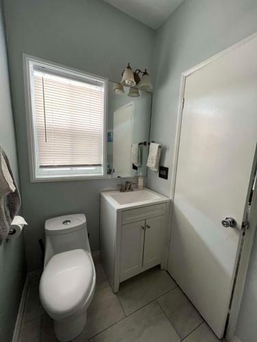 Memorable Renovated 1br Unit By The Pool