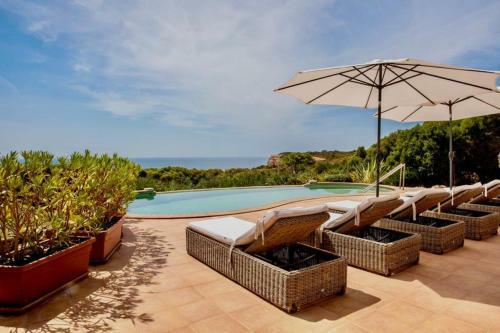 Villa On The Cliffs By Galantevasques