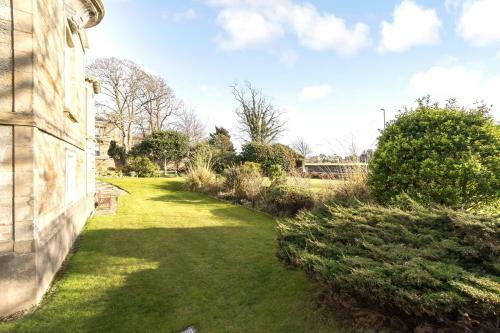 Beautiful 2 3 Bed Apartment With Stunning Views!