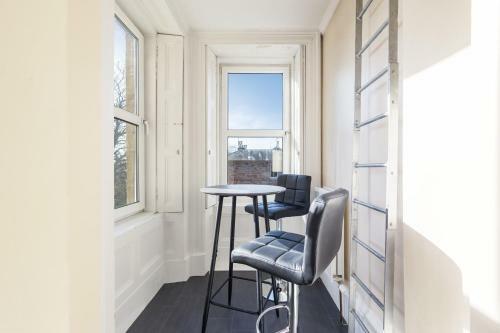 Beautiful 2 3 Bed Apartment With Stunning Views!