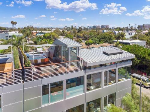 Modern Venice Beach Home With Rooftop & Spa