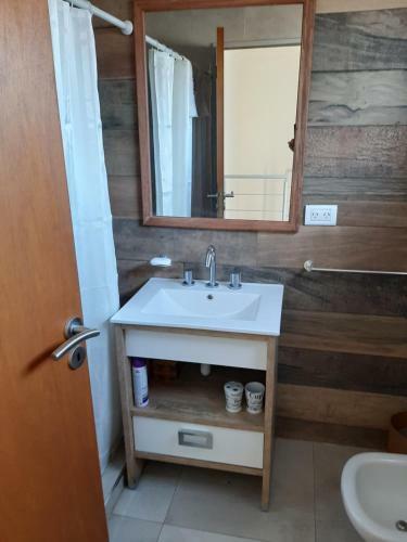 Duplex Monte Hermoso Con Patio Parrila Cochera