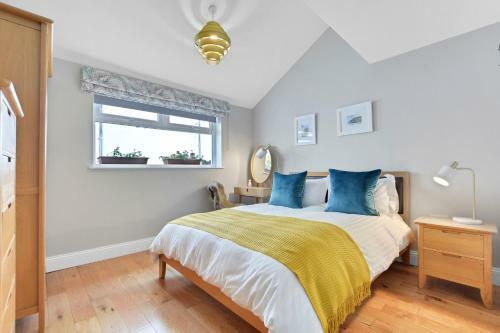 1 Minute From The Beach 2 Bedroom Apartment