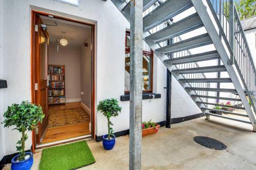 1 Minute From The Beach 2 Bedroom Apartment
