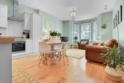 Quay House, North Coast 6 Bedroom Holiday Home