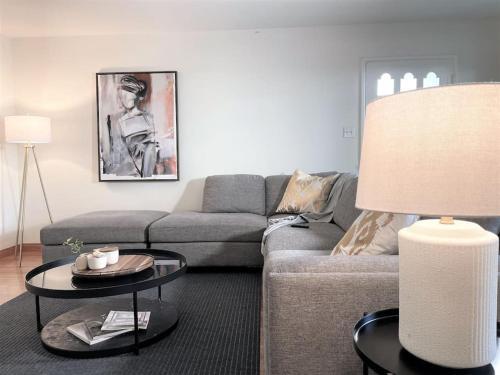 Diamond In Brentwood-lovely 2 Bedroom Private Unit