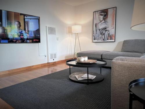 Diamond In Brentwood-lovely 2 Bedroom Private Unit