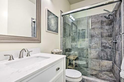 Apartamento Calming Beachfront Getaway Walk To Ocean!