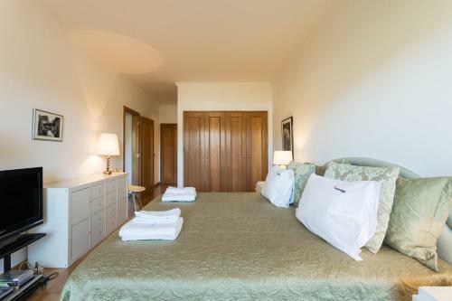 Flh Cascais Balcony Apartment With Pool