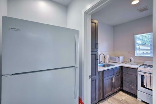 Apartamento Endearing Studio With Deck Less Than 4 Mi To The Beach!