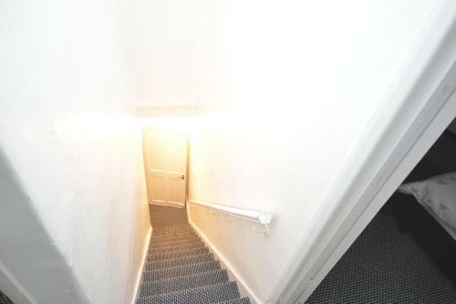 Lovely 3 Bedroom House Near Barking Station