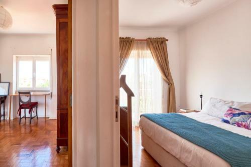 Bright Apartment With Garden In Cascais