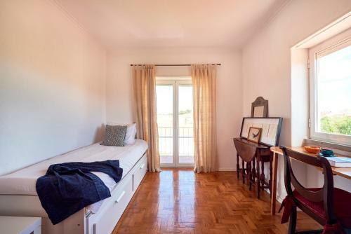 Bright Apartment With Garden In Cascais
