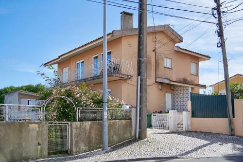 Bright Apartment With Garden In Cascais