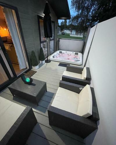 Reynards Retreat Lodge With Hot Tub