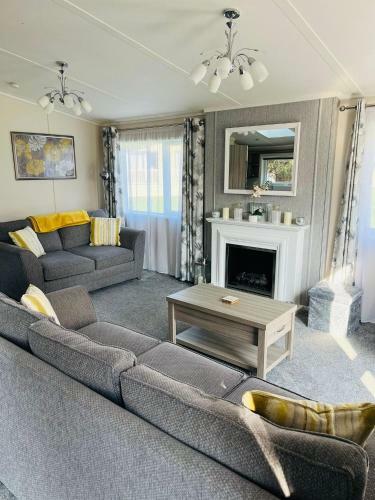 Reynards Retreat Lodge With Hot Tub