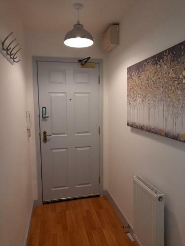 Ideal Apartment - Sleeps 6 - Parking