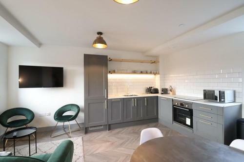 Stylish 2 Bedroom Marina Apartment
